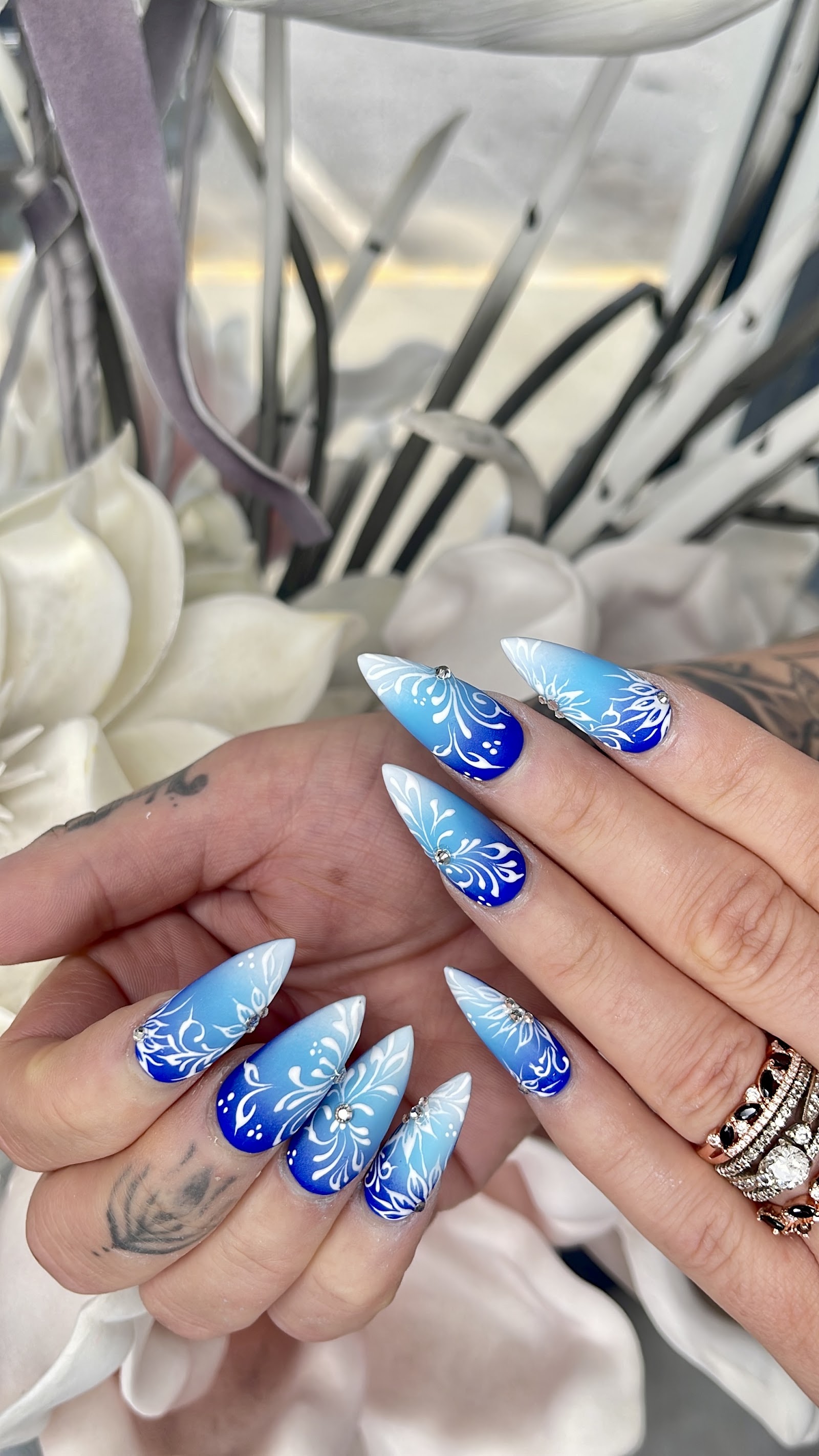 Elegant Nails logo